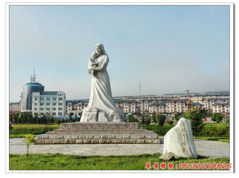 广场大型母子人物石雕