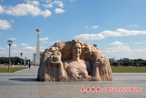 广场丰收人物石雕