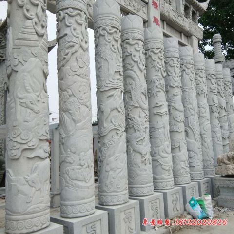 广场十二生肖石柱