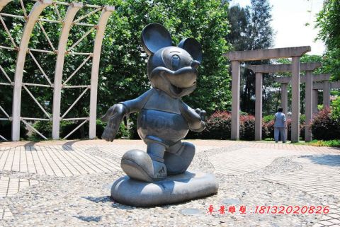 公园卡通动物石雕米老鼠