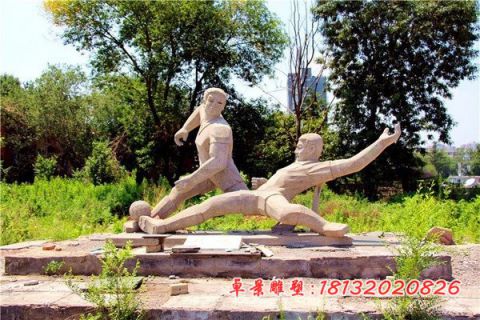 公园踢足球人物石雕