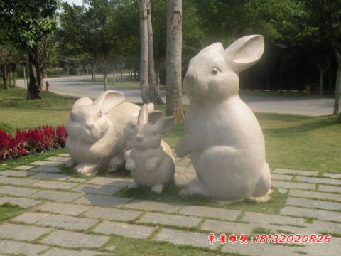 公园石雕动物兔子
