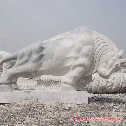 公园青石拓荒牛石雕