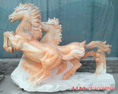 公园动物晚霞红奔马石雕