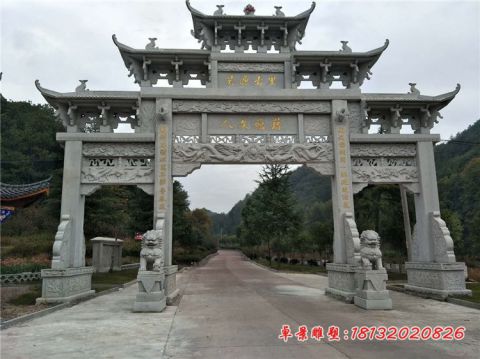 村口道路三门五楼石牌坊