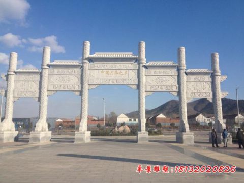 广场五门冲天牌坊石雕