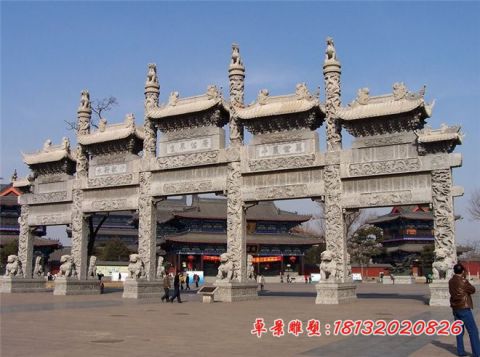 景区五门七楼石牌坊