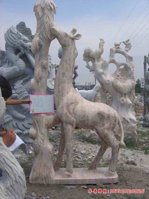 公园景区动物石雕长颈鹿