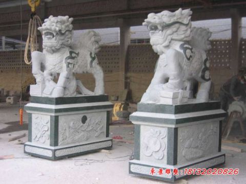 大理石门口立式石雕麒麟