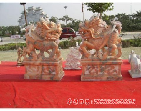 门前晚霞红立式石雕麒麟