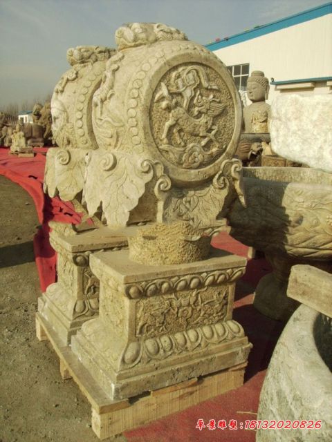 门口麒麟浮雕抱鼓石门墩