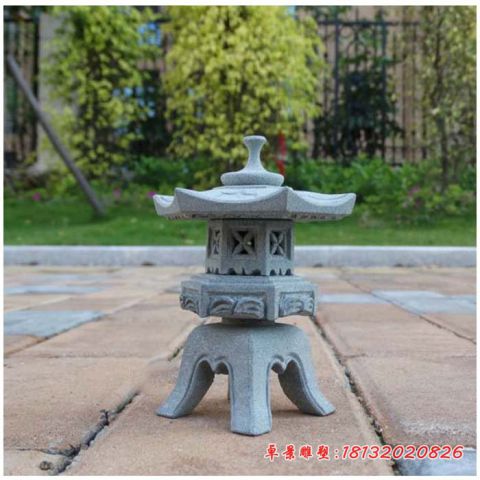 公园草地小型石灯