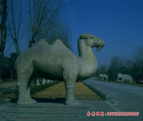 公园抽象动物骆驼石雕