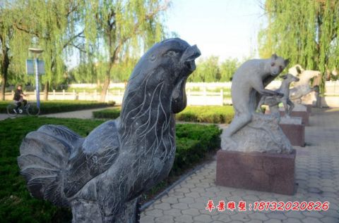 公园十二生肖公鸡石雕