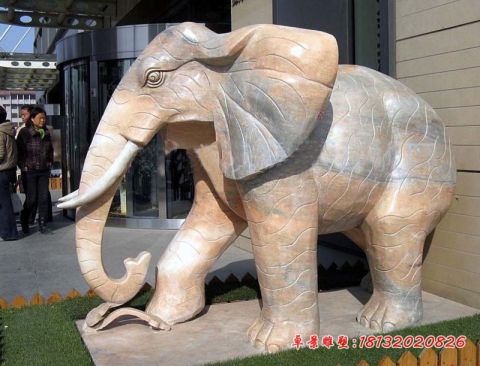 门口晚霞红石雕如意大象