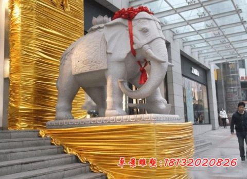 寺庙门前大象石雕