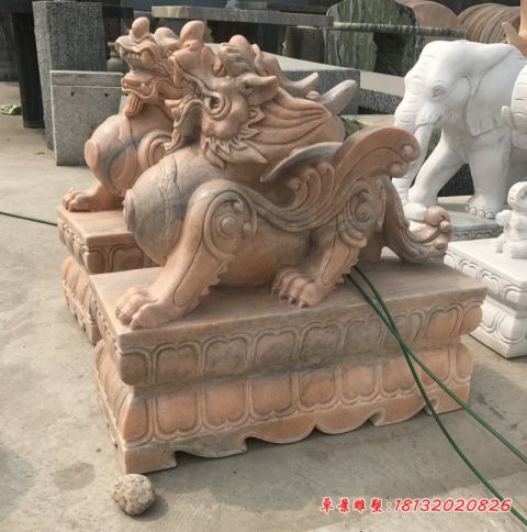晚霞红招财立式石雕貔貅