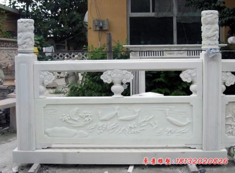 水草鲤鱼浮雕石栏板