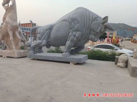 广场青石仿古开荒牛石雕