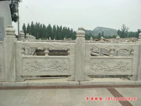 寺庙莲花浮雕石栏板