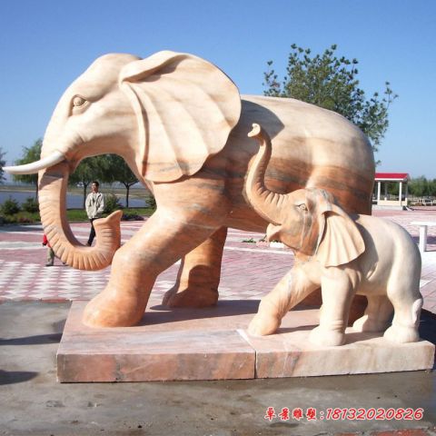 晚霞红动物母子大象石雕