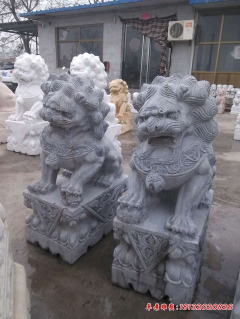 门前大理石坐式石雕狮子