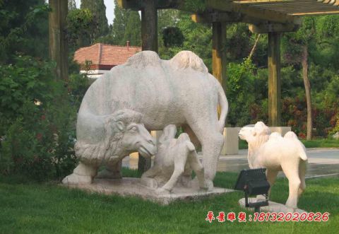 公园动物石雕母子骆驼