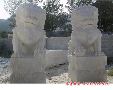 门前大理石踩球石雕狮子