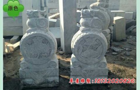 青石门前貔貅门墩