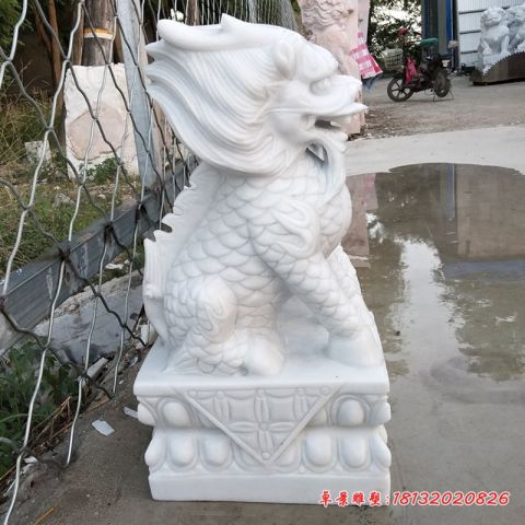 汉白玉门前坐式石麒麟