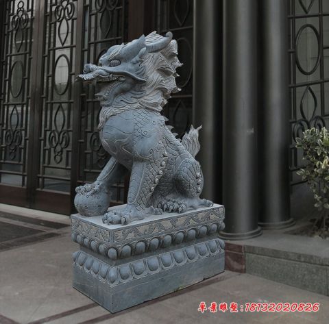 门前青石仿古坐式石麒麟