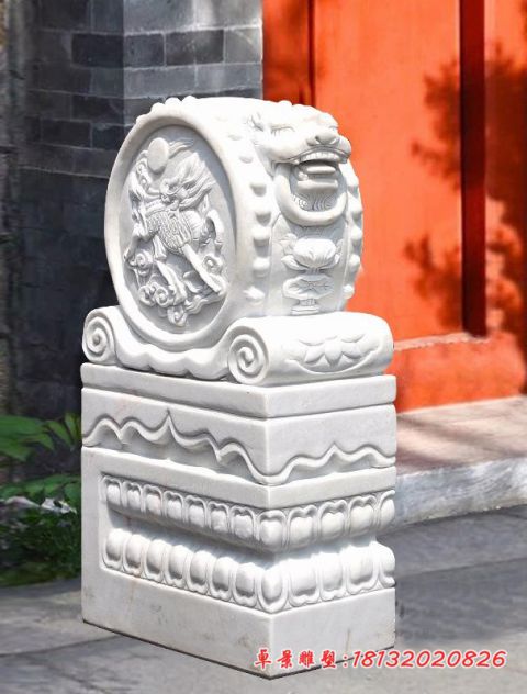 门前汉白玉麒麟浮雕石门墩