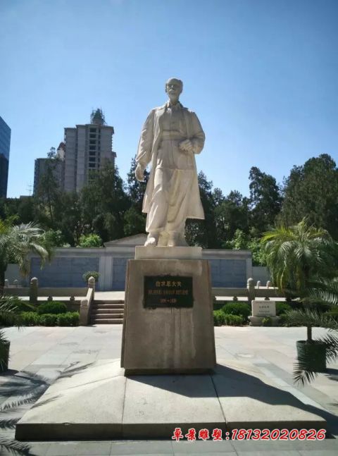 医院西方名人白求恩石雕像