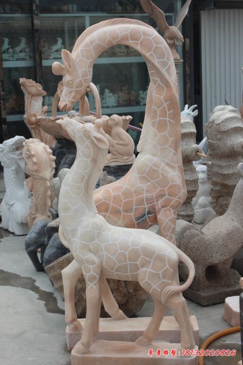 晚霞红公园动物母子长颈鹿石雕