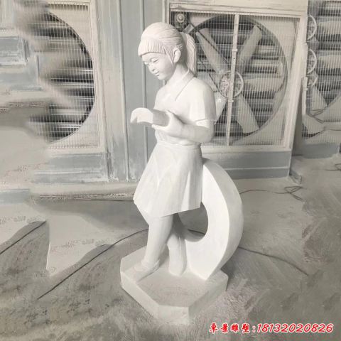 读书女孩人物石雕