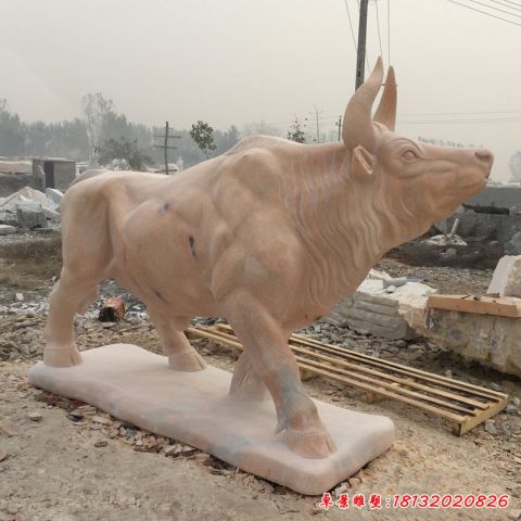 园林晚霞红石雕奔牛