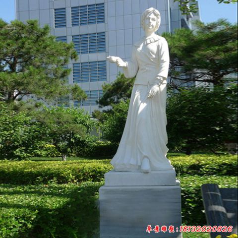 西方南丁格尔石雕