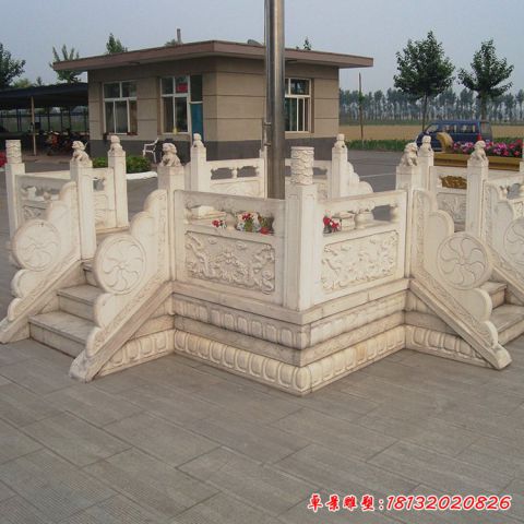 校园广场升旗台石雕