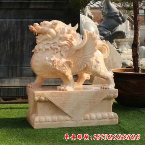 晚霞红麒麟动物雕塑