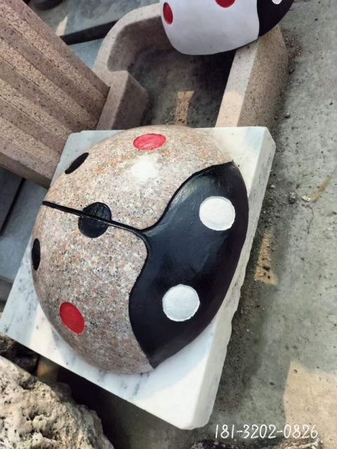 动物七星瓢虫雕塑