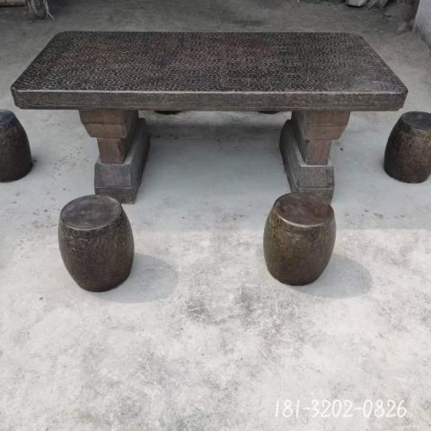 别墅方桌凳雕塑