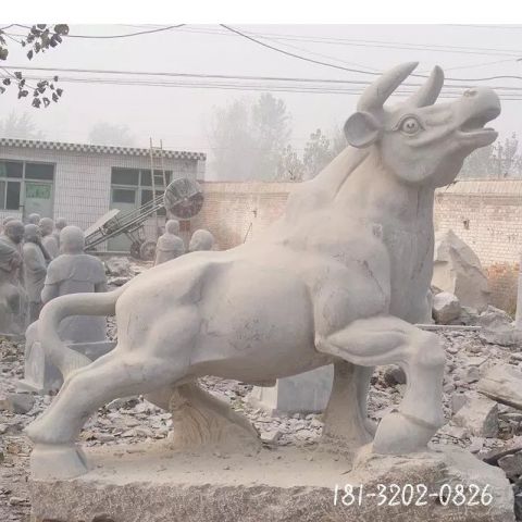 广场开荒牛动物雕塑