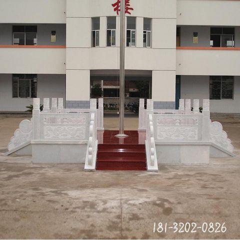 教学楼升旗台雕塑