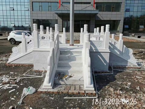 校园建筑升旗台