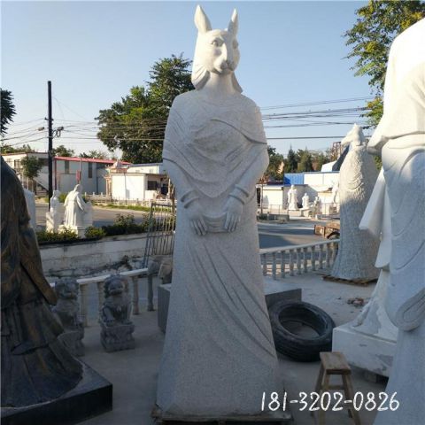 大理石人身兽头雕塑