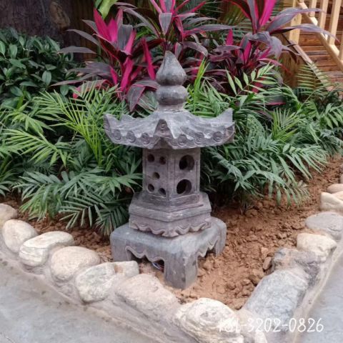 庭院古代石灯雕塑