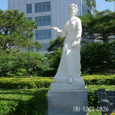护士南丁格尔雕塑
