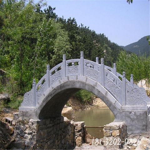 青石拱桥雕塑