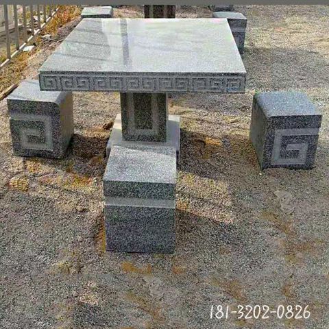 广场方桌石凳雕塑