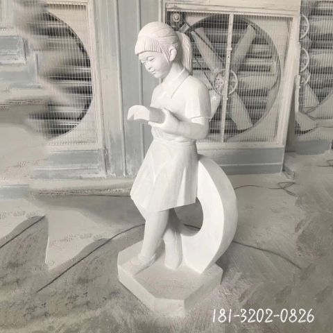 读书女孩石雕